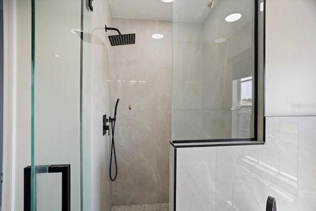 166 Minniehaha Cir, Haines City, FL 33844 - bathroom featuring a walk in shower