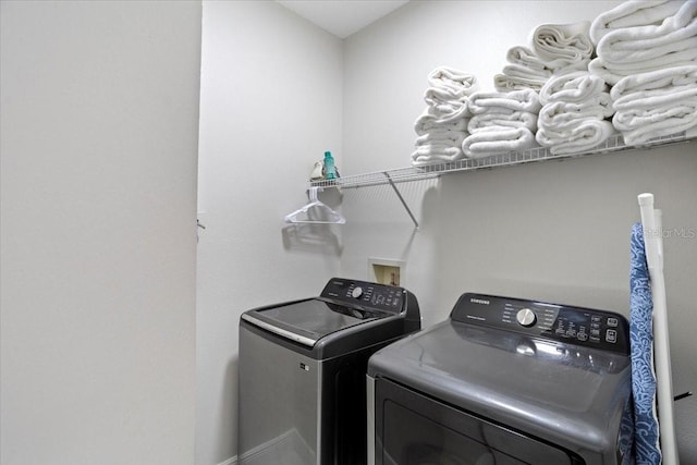 166 Minniehaha Cir, Haines City, FL 33844 - laundry room featuring separate washer and dryer