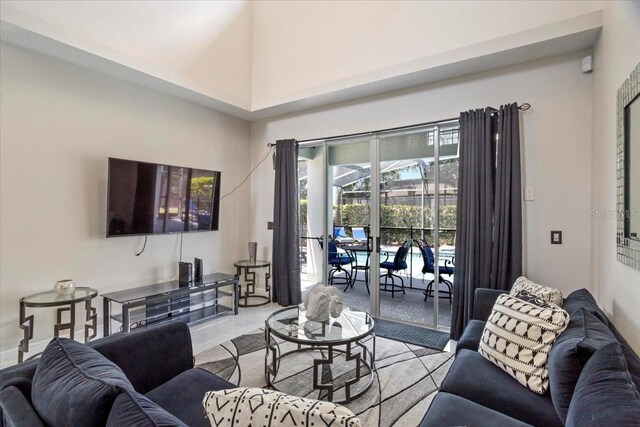166 Minniehaha Cir, Haines City, FL 33844 - living room with a high ceiling