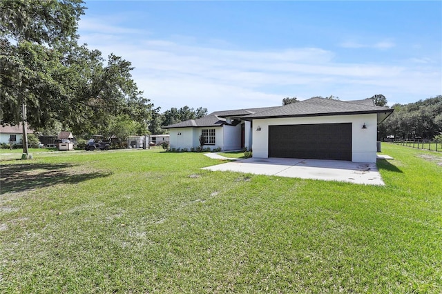 1438 Mclin Dr, Plant City, FL 33565 - view of front of house featuring a front lawn, stucco siding, a garage, and driveway