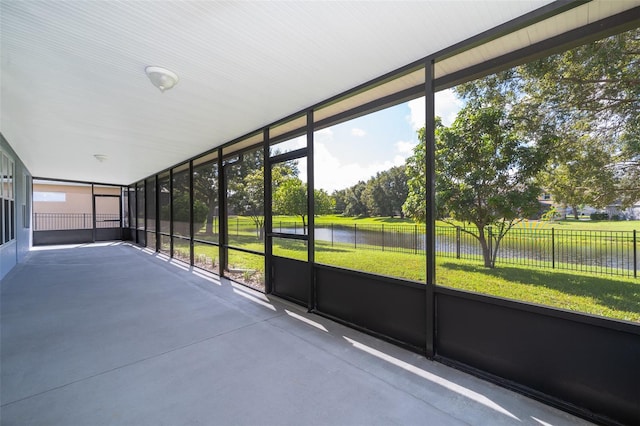 7263 Winding Lake Cir, Oviedo, FL 32765 - unfurnished sunroom featuring a water view