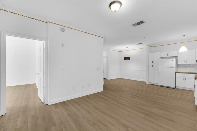 3561 Conroy Rd Unit 216, Orlando, FL 32839 - unfurnished living room featuring light wood-type flooring and baseboards