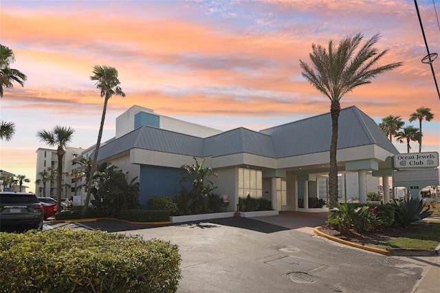 935 S Atlantic Ave Unit 302, Daytona Beach, FL 32118 - view of property at dusk