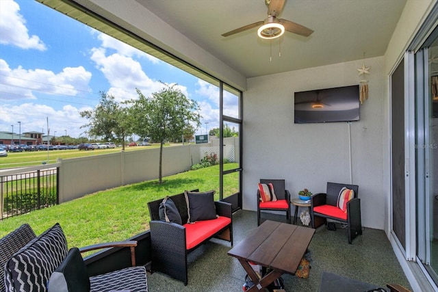 sunroom / solarium with outdoor lounge area and ceiling fan