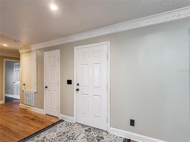 3234 Amberley Park Cir, Kissimmee, FL 34743 - entrance foyer with ornamental molding, baseboards, and recessed lighting