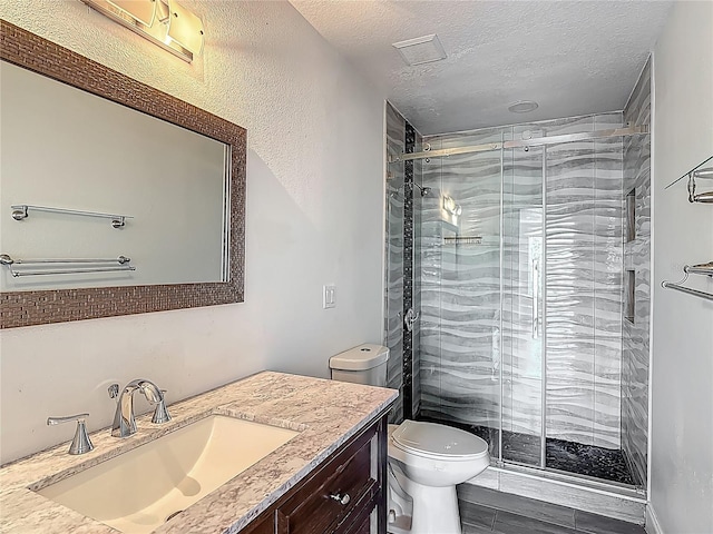3234 Amberley Park Cir, Kissimmee, FL 34743 - full bath featuring toilet, a textured ceiling, a shower stall, and vanity