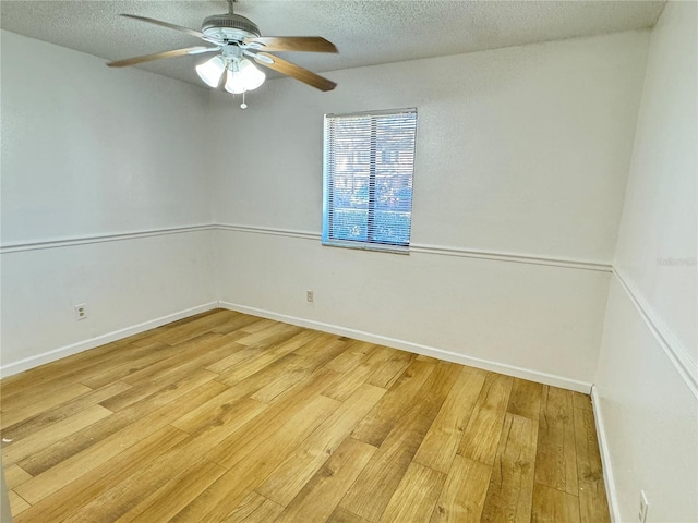 1825 Foxhall Cir Unit 1825, Kissimmee, FL 34741 - unfurnished room with light wood finished floors, a ceiling fan, a textured ceiling, and baseboards