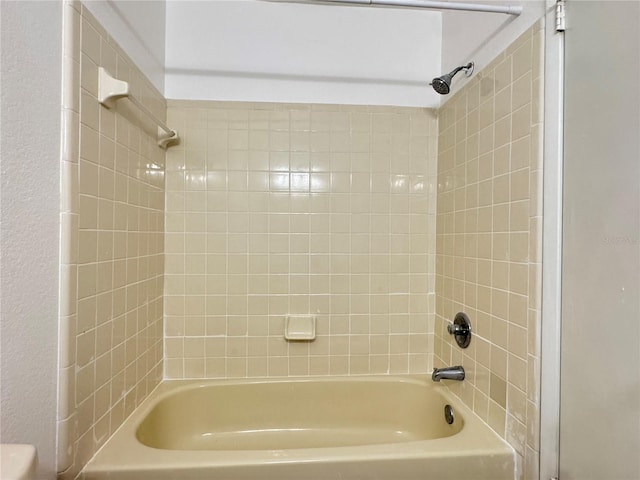 1825 Foxhall Cir Unit 1825, Kissimmee, FL 34741 - full bath featuring bathing tub / shower combination