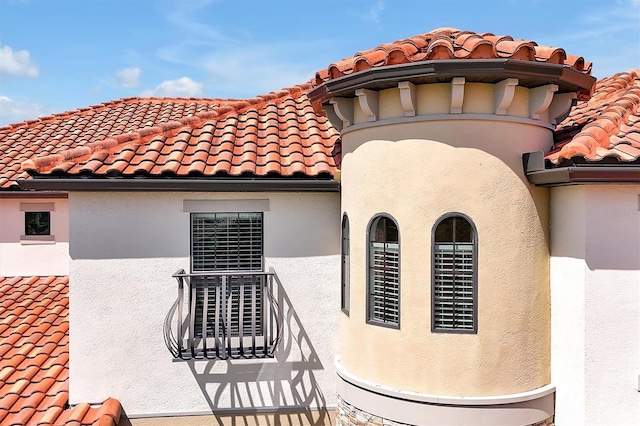 3844 Bowfin Trl, Kissimmee, FL 34746 - rear view of house featuring a tile roof and stucco siding