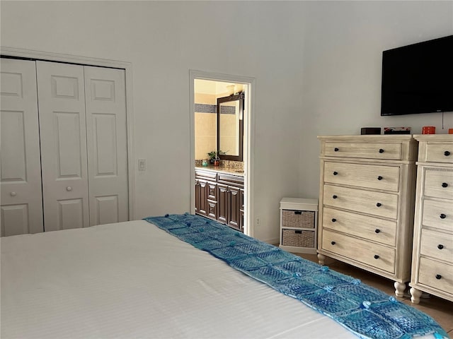 340 Haversham Way, Davenport, FL 33897 - bedroom with a closet and ensuite bathroom