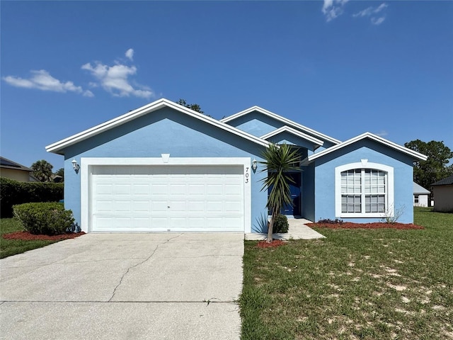 703 Tartan Loop, Lake Wales, FL 33853 - ranch-style home with driveway, a garage, a front yard, and stucco siding