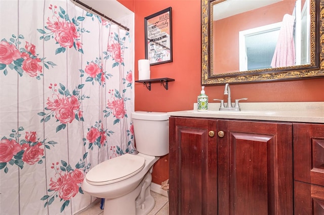 109 Lakepointe Cir, Kissimmee, FL 34743 - full bath featuring toilet, tile patterned flooring, vanity, and a shower with curtain