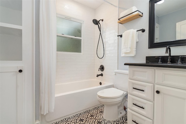 338 E Anderson St, Orlando, FL 32801 - full bath featuring shower / bath combination with curtain, vanity, toilet, and tile patterned flooring