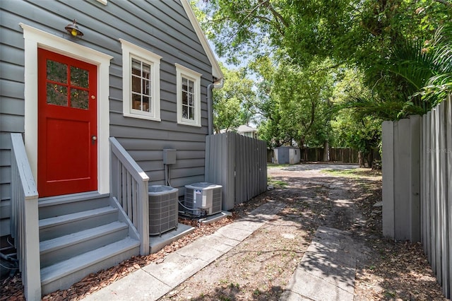 338 E Anderson St, Orlando, FL 32801 - property entrance with central air condition unit
