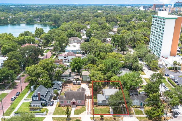 338 E Anderson St, Orlando, FL 32801 - aerial overview of property's location with property parcel outlined, a nearby body of water, and a forest