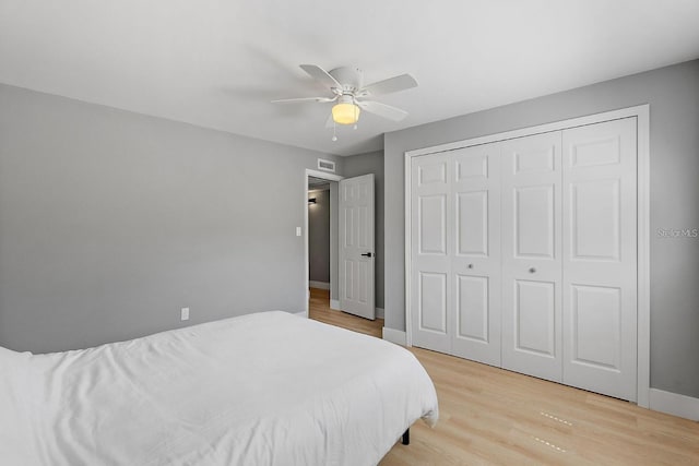 3926 Helena St NE, Saint Petersburg, FL 33703 - bedroom with light wood-style flooring, baseboards, a ceiling fan, and a closet
