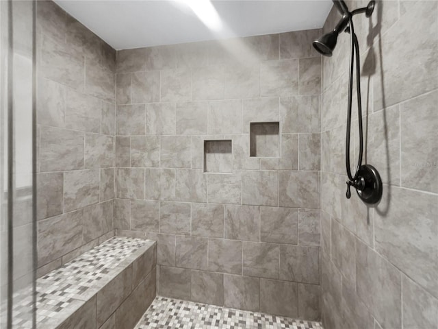 3321 Crimson Ln, Deltona, FL 32738 - full bathroom featuring a tile shower