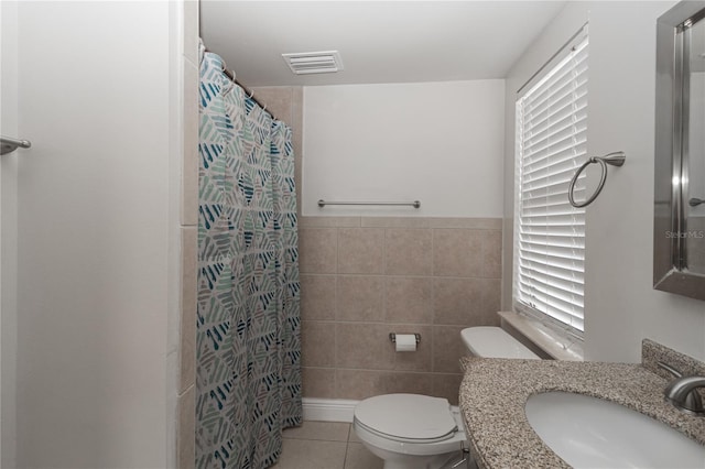 5547 Garden Grove Cir, Winter Park, FL 32792 - full bath with tile patterned floors, tile walls, vanity, toilet, and curtained shower
