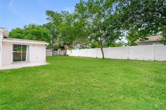 6426 Eden Ln, Tampa, FL 33634 - view of yard