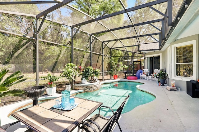 3451 Players Point Loop, Apopka, FL 32712 - view of swimming pool with a patio area, a pool with connected hot tub, glass enclosure, and outdoor dining area