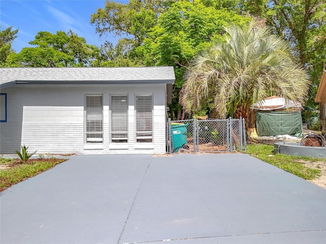 1307 Jean Ct, Eustis, FL 32726 - view of patio / terrace with a gate and fence