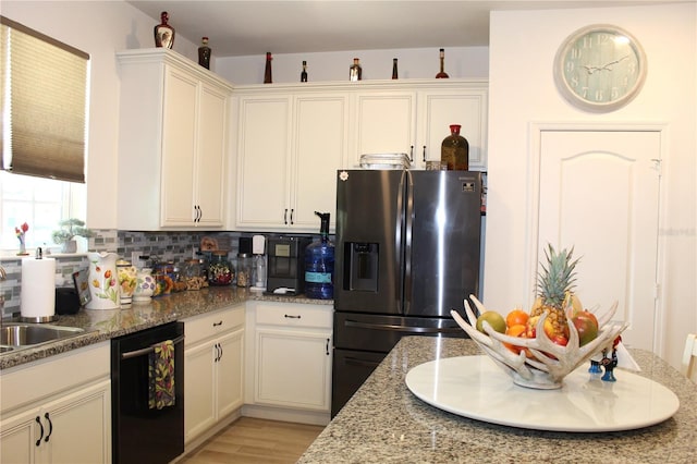 5897 Soter Ln, Windermere, FL 34786 - kitchen featuring stainless steel fridge with ice dispenser, dishwashing machine, a sink, tasteful backsplash, and light wood-style floors