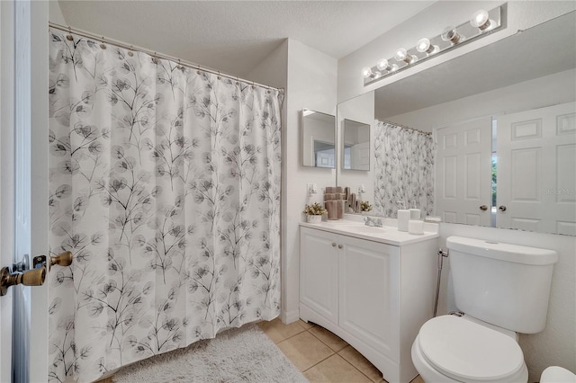 full bath featuring tile patterned flooring, toilet, vanity, and a shower with curtain