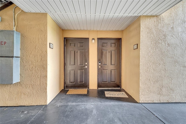 entrance to property with stucco siding