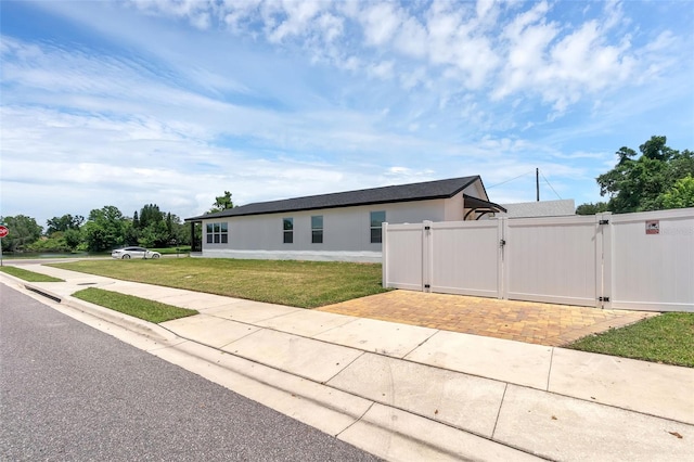 1050 20th St, Orlando, FL 32805 - ranch-style house with a gate, a front lawn, and stucco siding