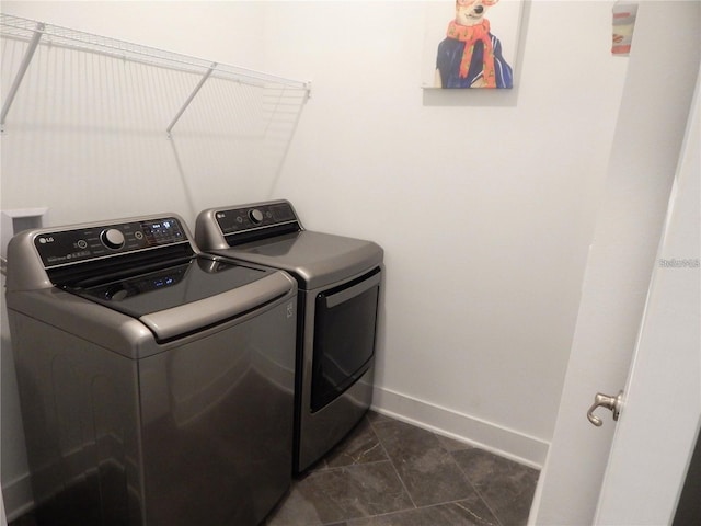 laundry room featuring independent washer and dryer and baseboards