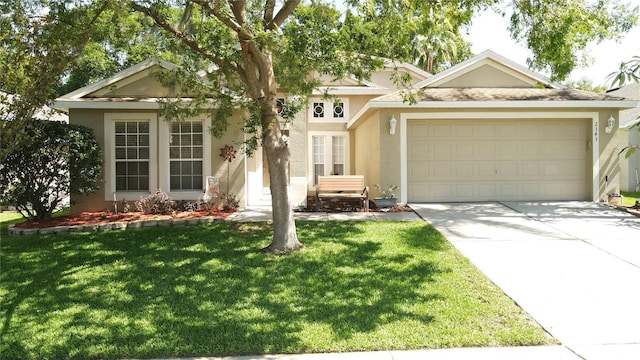 2343 Walnut Heights Rd, Apopka, FL 32703 - view of front facade featuring stucco siding, driveway, a front yard, and an attached garage