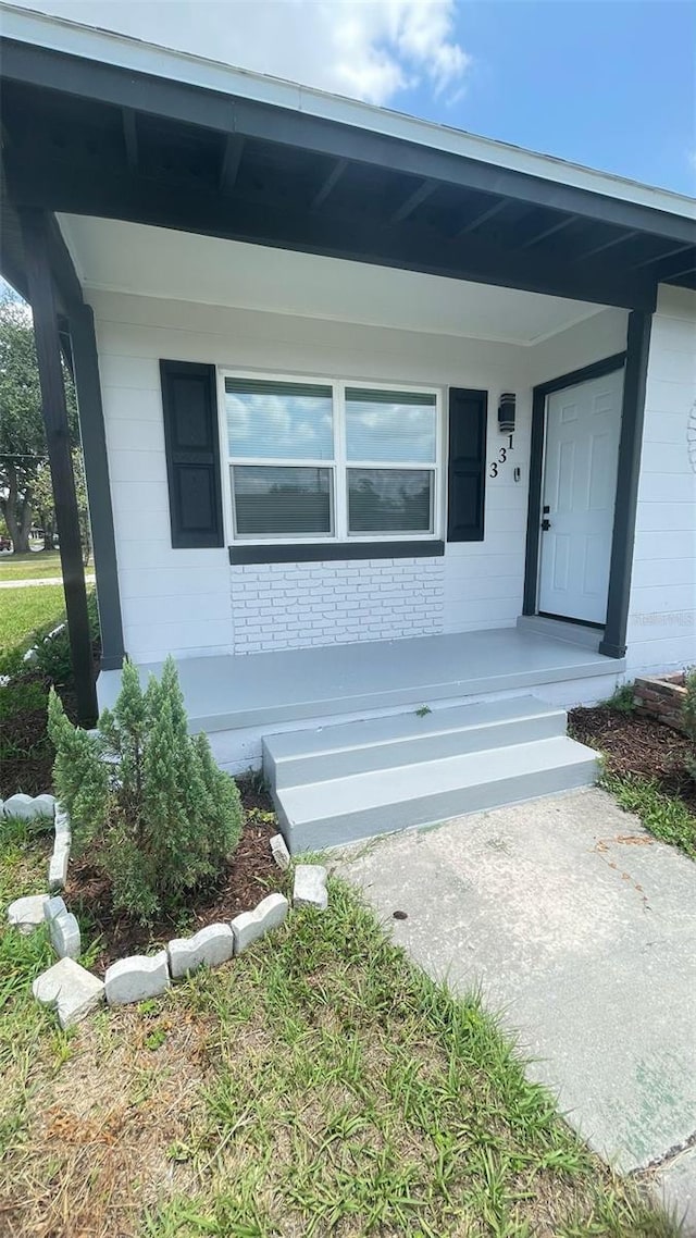 331 N Dollins Ave, Orlando, FL 32805 - view of exterior entry featuring a porch