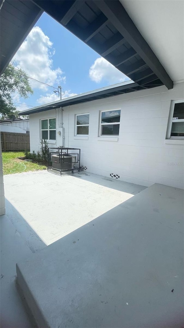 331 N Dollins Ave, Orlando, FL 32805 - view of patio / terrace
