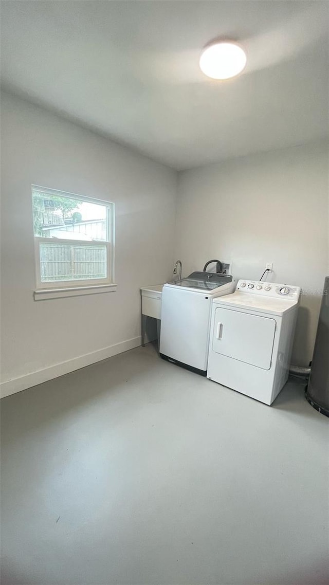 331 N Dollins Ave, Orlando, FL 32805 - laundry area featuring washer and clothes dryer and baseboards