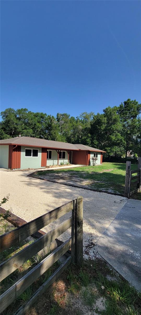 122 N Cedarview Ter, Inverness, FL 34453 - view of front of house with dirt driveway
