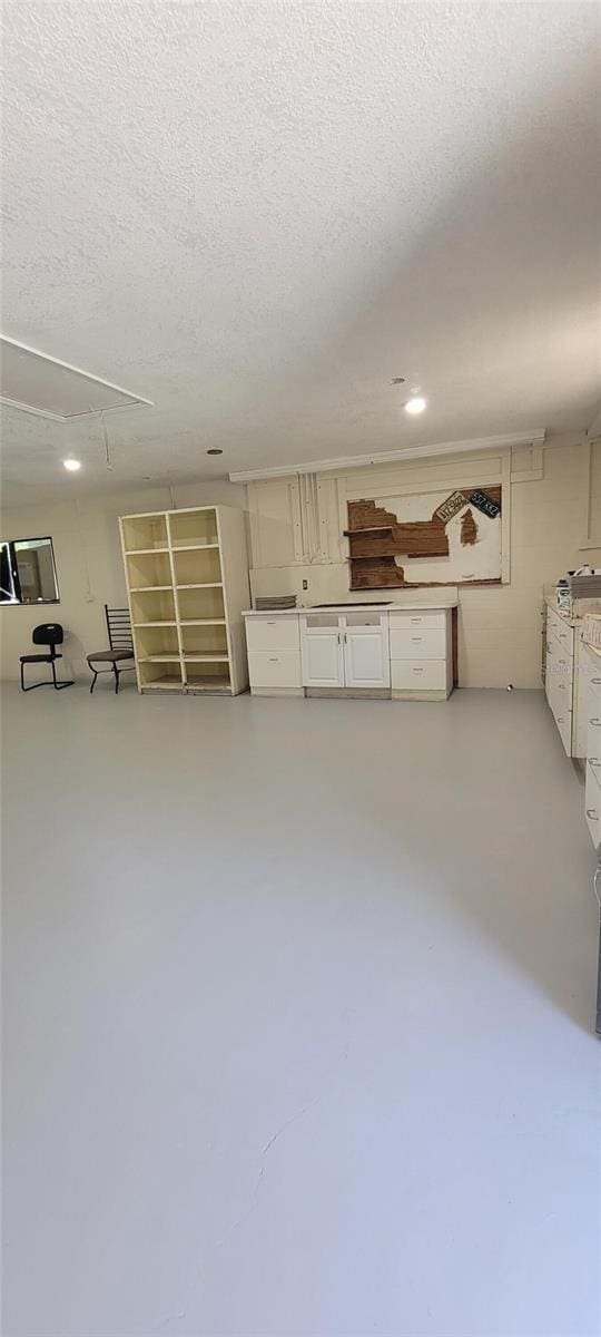 122 N Cedarview Ter, Inverness, FL 34453 - interior space featuring concrete flooring, a textured ceiling, and recessed lighting
