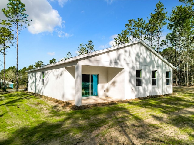 6805 SW 131st Cir, Ocala, FL 34481 - rear view of property featuring stucco siding and a yard
