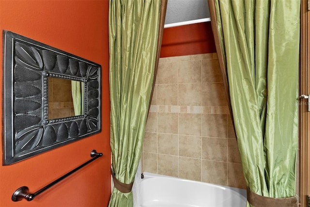 3041 Boating Blvd, Kissimmee, FL 34746 - full bathroom with shower / bath combo with shower curtain