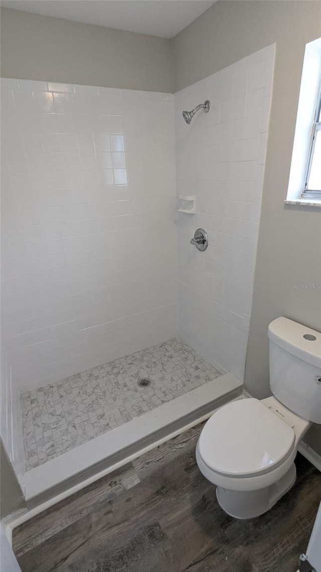 609 Whittingham Pl, Lake Mary, FL 32746 - full bath with wood finished floors, toilet, and tiled shower