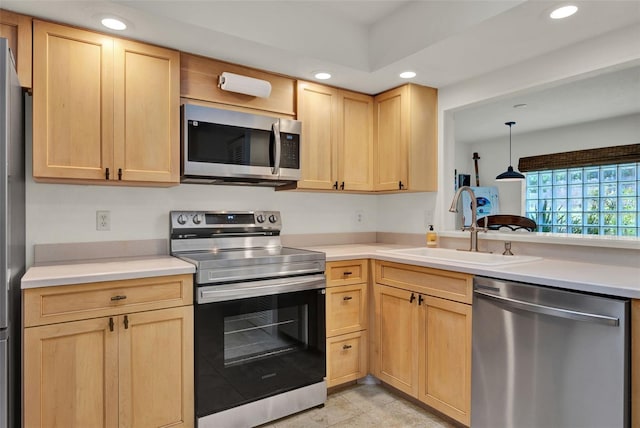 8248 Limetree Ct, Orlando, FL 32836 - kitchen with stainless steel appliances, a sink, light brown cabinets, and recessed lighting