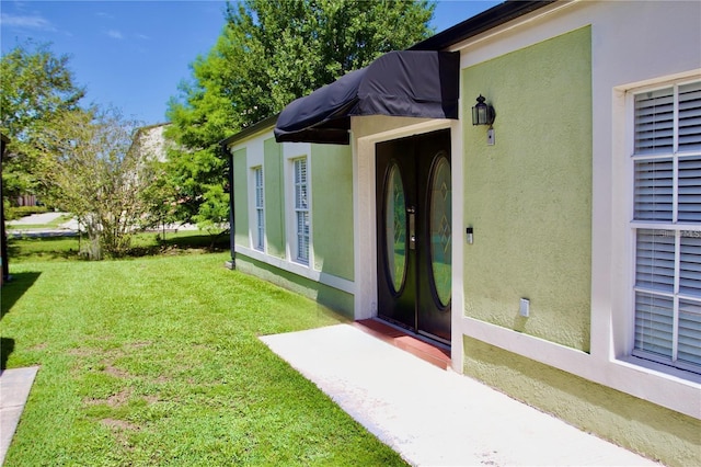 1064 Universal Rest Pl, Kissimmee, FL 34744 - property entrance with stucco siding and a lawn