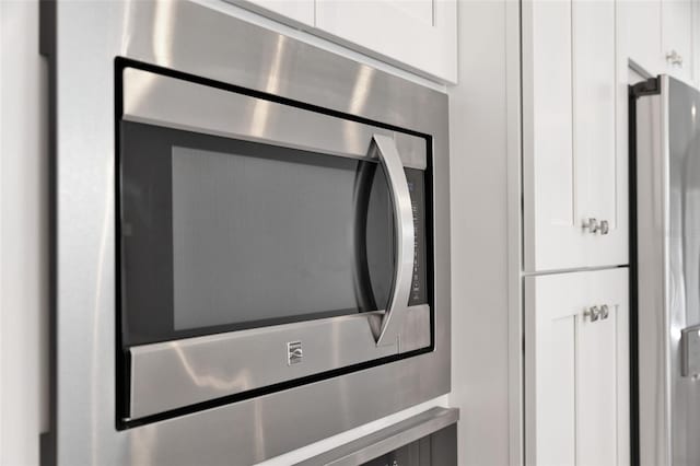 2776 Joseph Cir, Oviedo, FL 32765 - detailed view of stainless steel fridge and white cabinetry