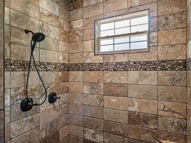 20199 Sweetwood Ln, Clermont, FL 34715 - bathroom featuring tiled shower