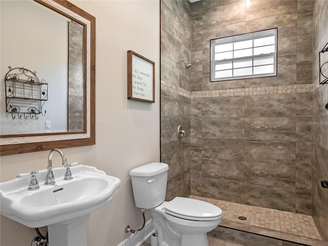 20199 Sweetwood Ln, Clermont, FL 34715 - full bath featuring toilet, a tile shower, and a sink