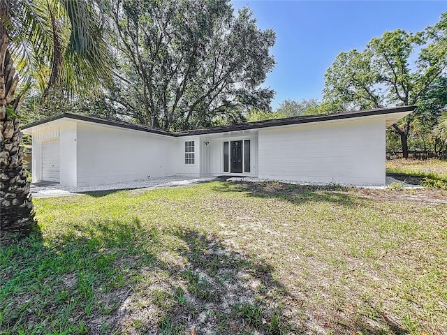 43 Lake Court Loop, Ocala, FL 34472 - rear view of house with a lawn