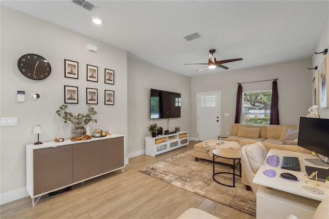146 E 15th St, Apopka, FL 32703 - living room with a ceiling fan, light wood-style flooring, baseboards, and recessed lighting