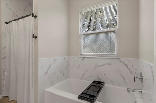 146 E 15th St, Apopka, FL 32703 - bathroom with a bath