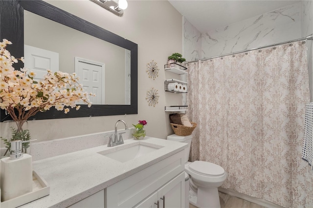 146 E 15th St, Apopka, FL 32703 - bathroom with toilet, vanity, and a shower with shower curtain
