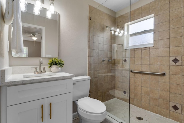 614 Plum Ln, Altamonte Springs, FL 32701 - bathroom featuring toilet, tiled shower, vanity, and a chandelier