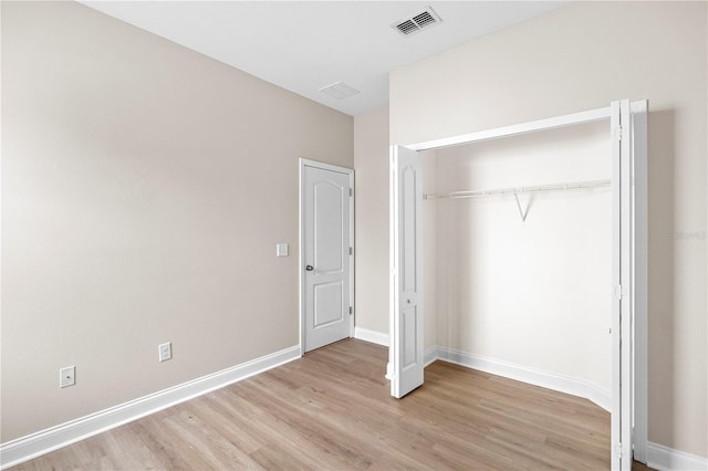 2125 Shackley Pl, Apopka, FL 32703 - unfurnished bedroom featuring light wood-type flooring and a closet